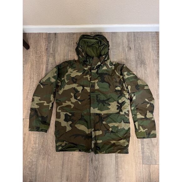 Army Cold Weather Parka – Medium Regular, Camo Gore-Tex - Picture 1 of 7